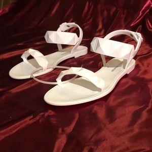 ◻️◽️Rebecca Minkoff super modern white sandals▫️◽️